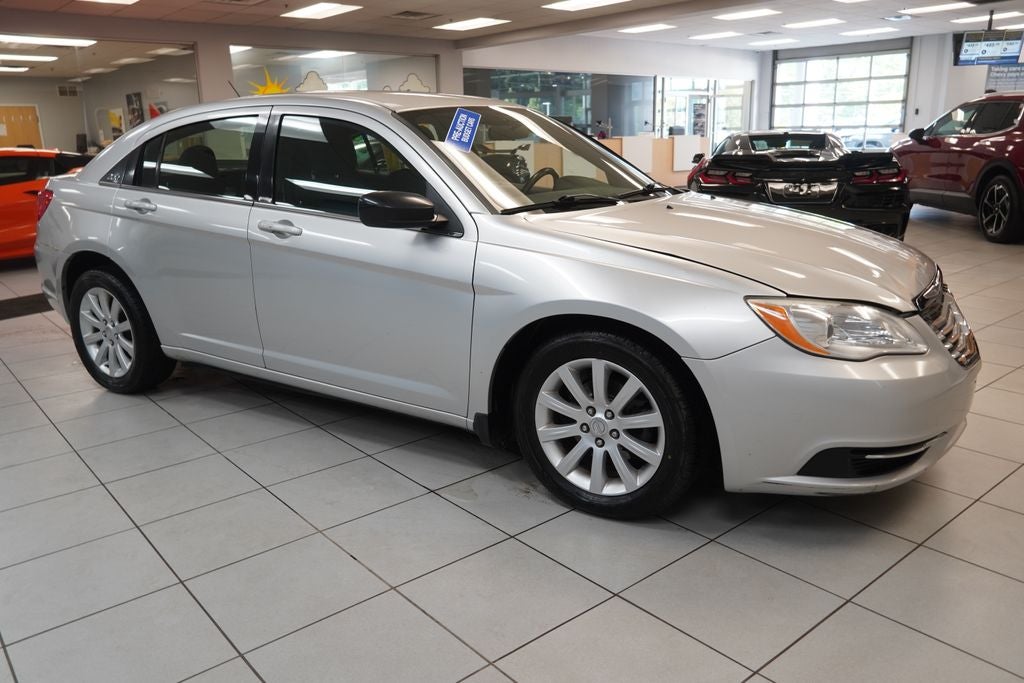 2011 Chrysler 200 Touring ( PRE - AUCTION SPECIAL )