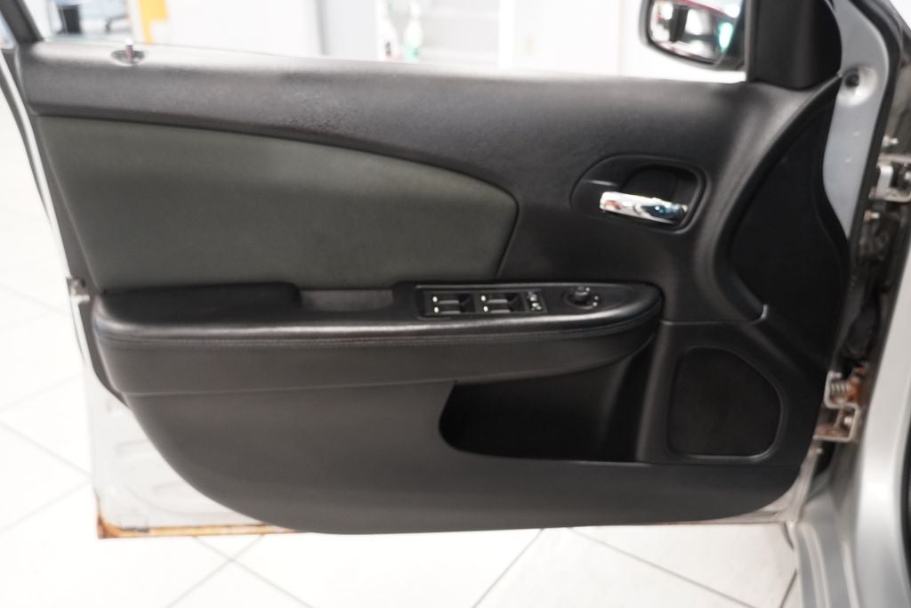 2011 Chrysler 200 Touring ( PRE - AUCTION SPECIAL )