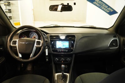 2011 Chrysler 200 Touring ( PRE - AUCTION SPECIAL )