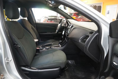 2011 Chrysler 200 Touring ( PRE - AUCTION SPECIAL )