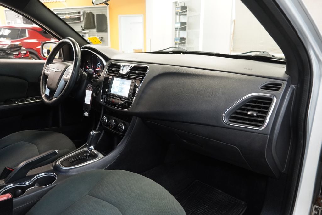 2011 Chrysler 200 Touring ( PRE - AUCTION SPECIAL )