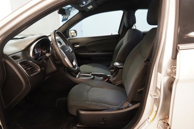2011 Chrysler 200 Touring ( PRE - AUCTION SPECIAL )