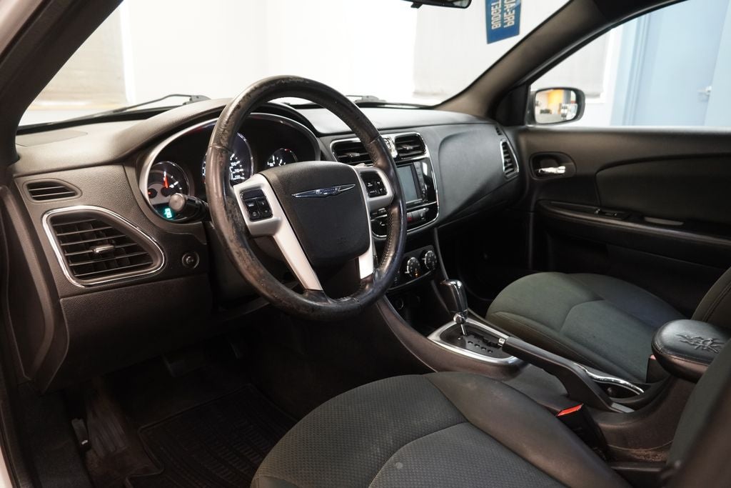 2011 Chrysler 200 Touring ( PRE - AUCTION SPECIAL )