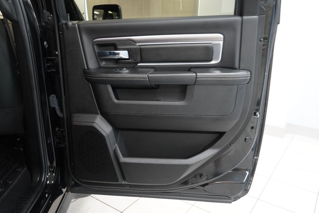 2021 RAM 1500 Classic Warlock CREW CAB 4X4