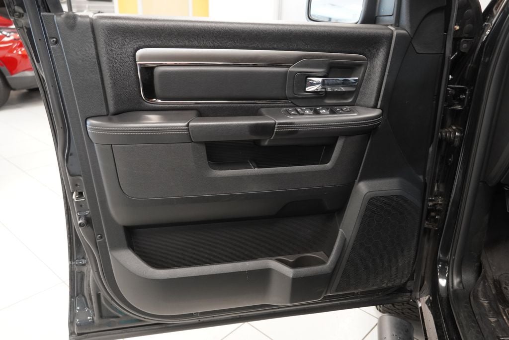 2017 RAM 1500 Night CREW CAB 4X4