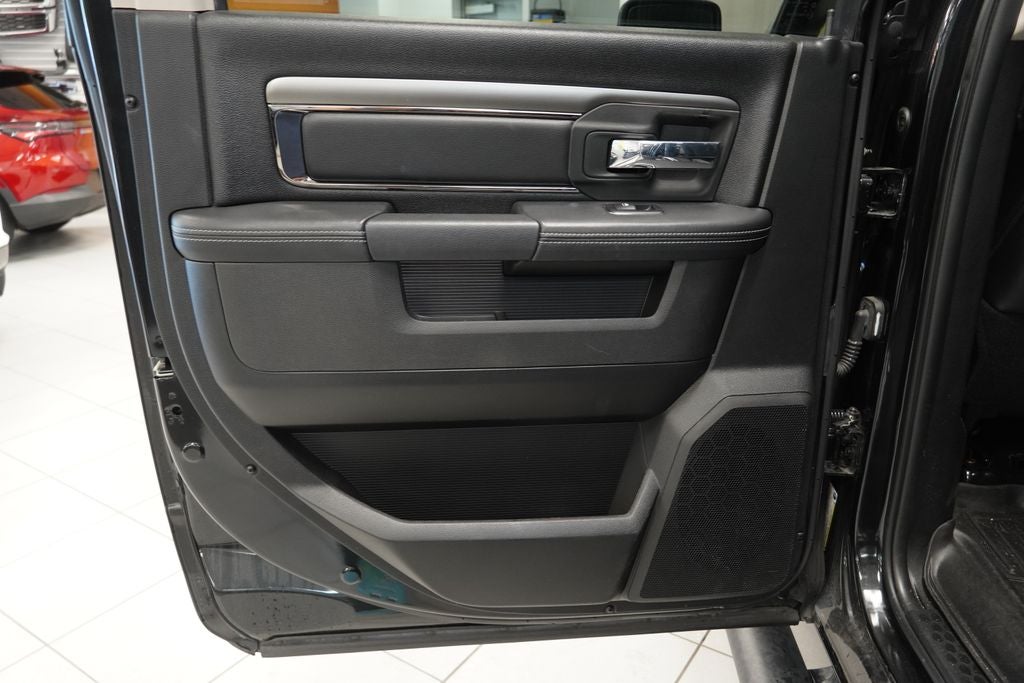 2017 RAM 1500 Night CREW CAB 4X4