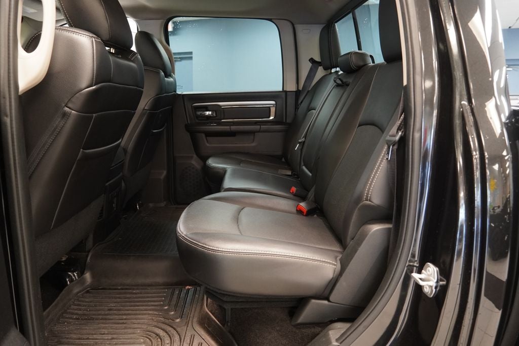 2017 RAM 1500 Night CREW CAB 4X4