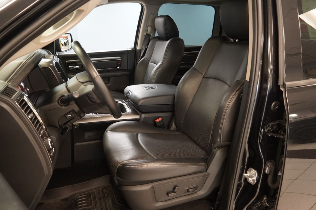 2017 RAM 1500 Night CREW CAB 4X4