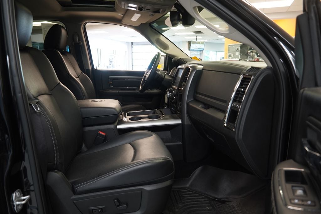 2017 RAM 1500 Night CREW CAB 4X4