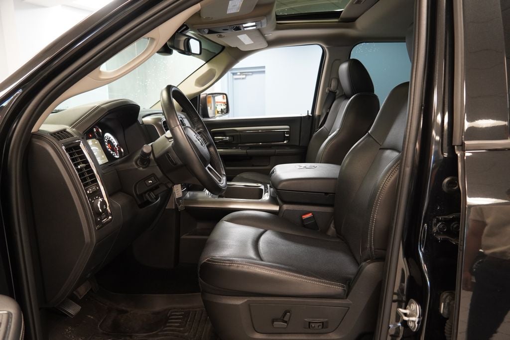 2017 RAM 1500 Night CREW CAB 4X4