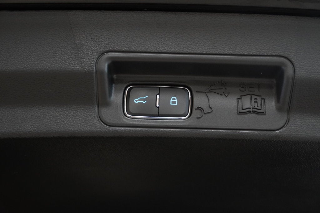2024 Ford Explorer XLT (4WD)