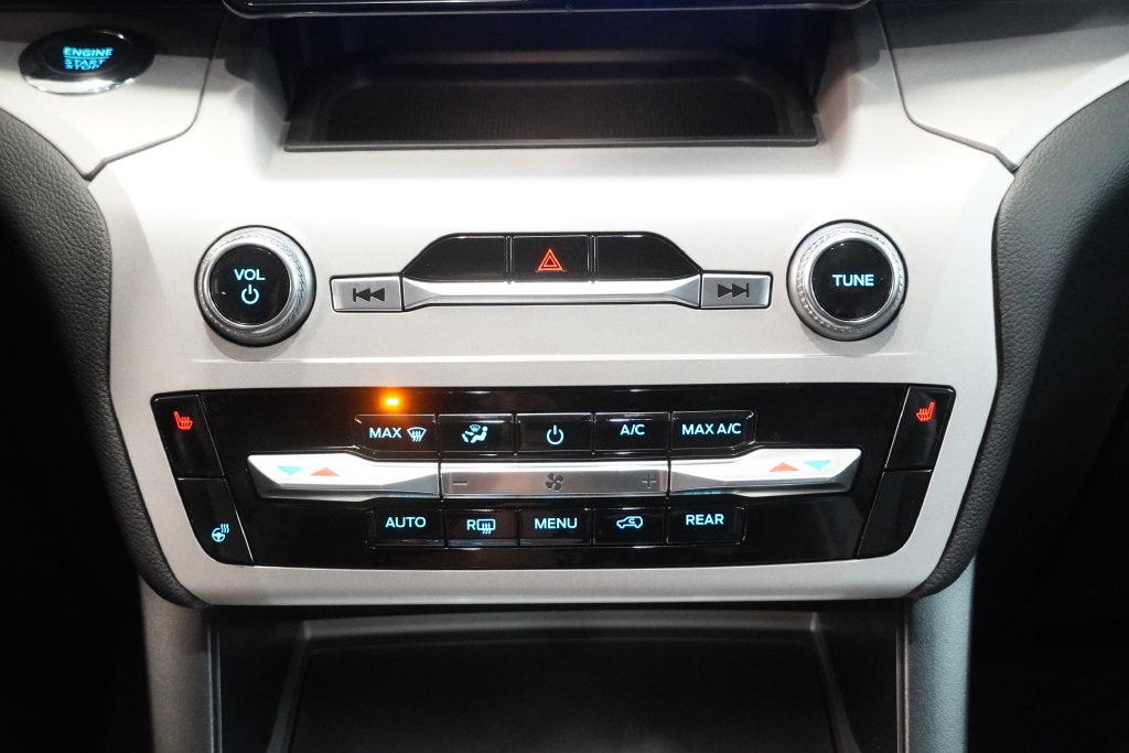 2024 Ford Explorer XLT (4WD)