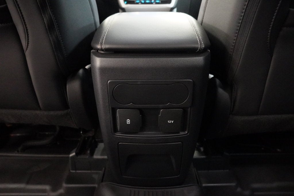 2024 Ford Explorer XLT (4WD)