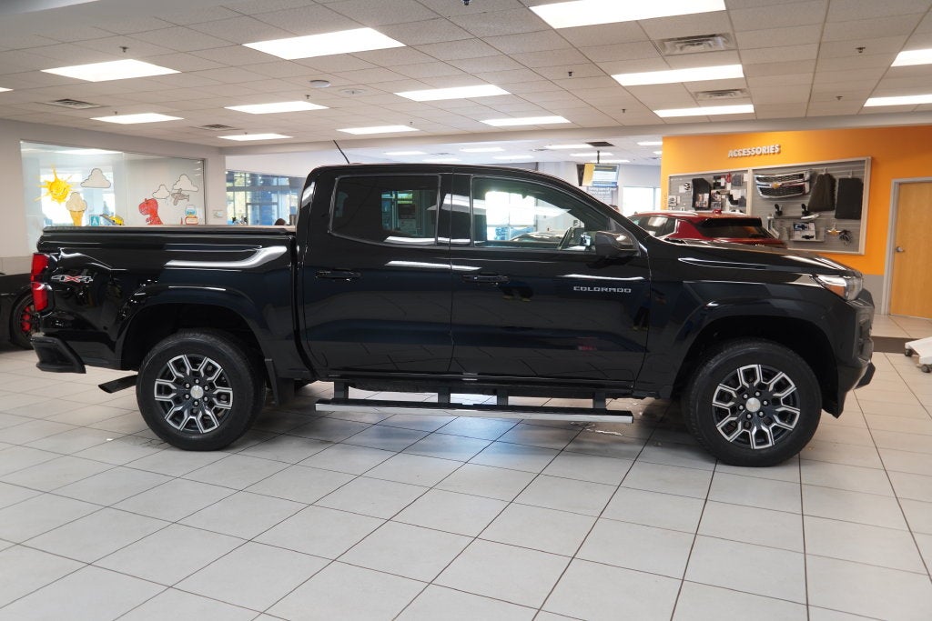 2023 Chevrolet Colorado LT CREW CAB 4WD