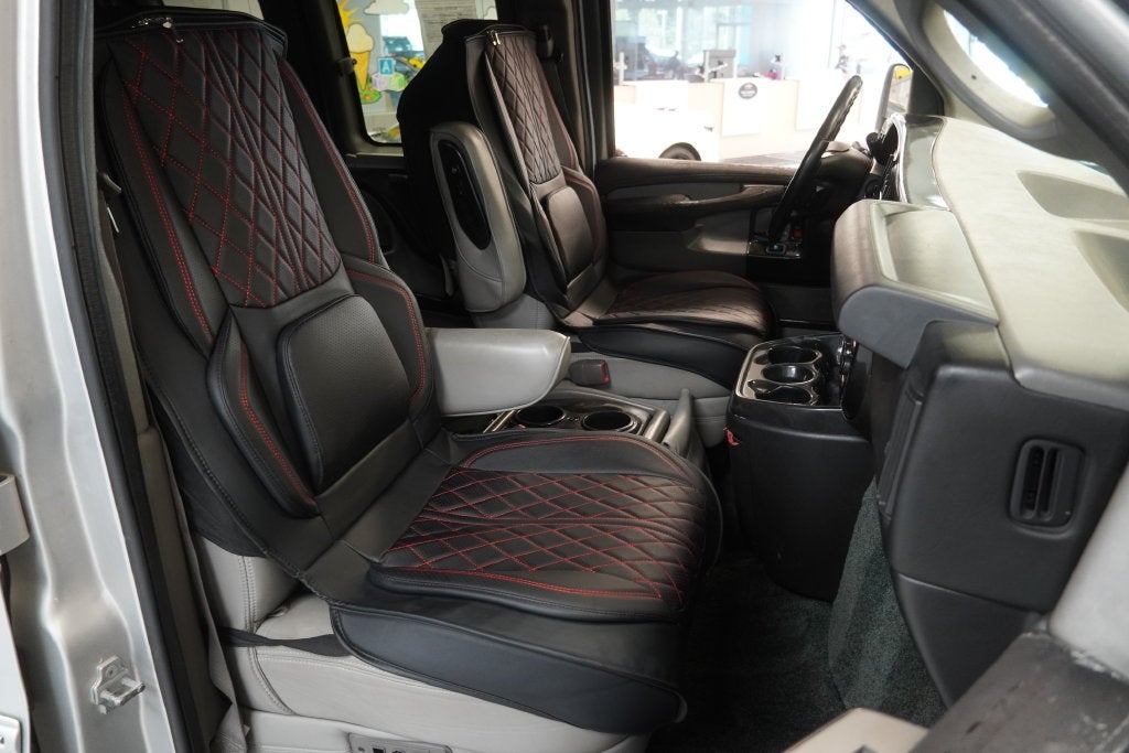 2013 GMC Savana 1500 Upfitter EXPLORER SE CONVERSION ( AWD )