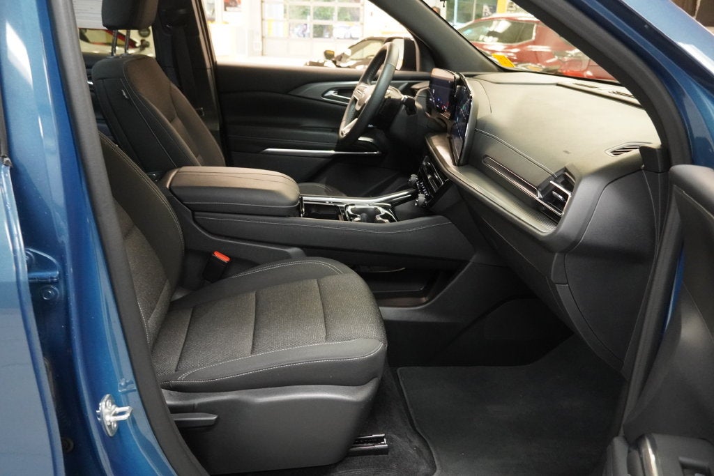 2024 Chevrolet Traverse LS (AWD)