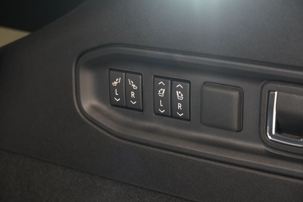 2026 Cadillac VISTIQ Sport (AWD)