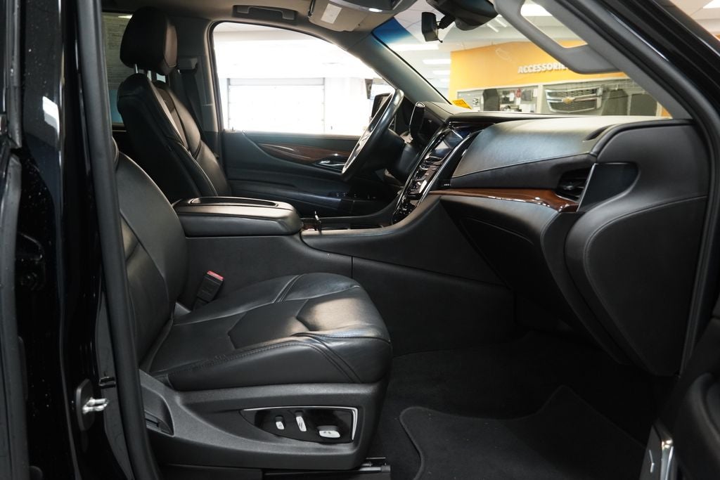 2018 Cadillac Escalade ESV Luxury 4WD