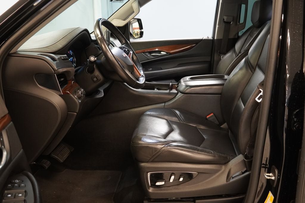 2018 Cadillac Escalade ESV Luxury 4WD