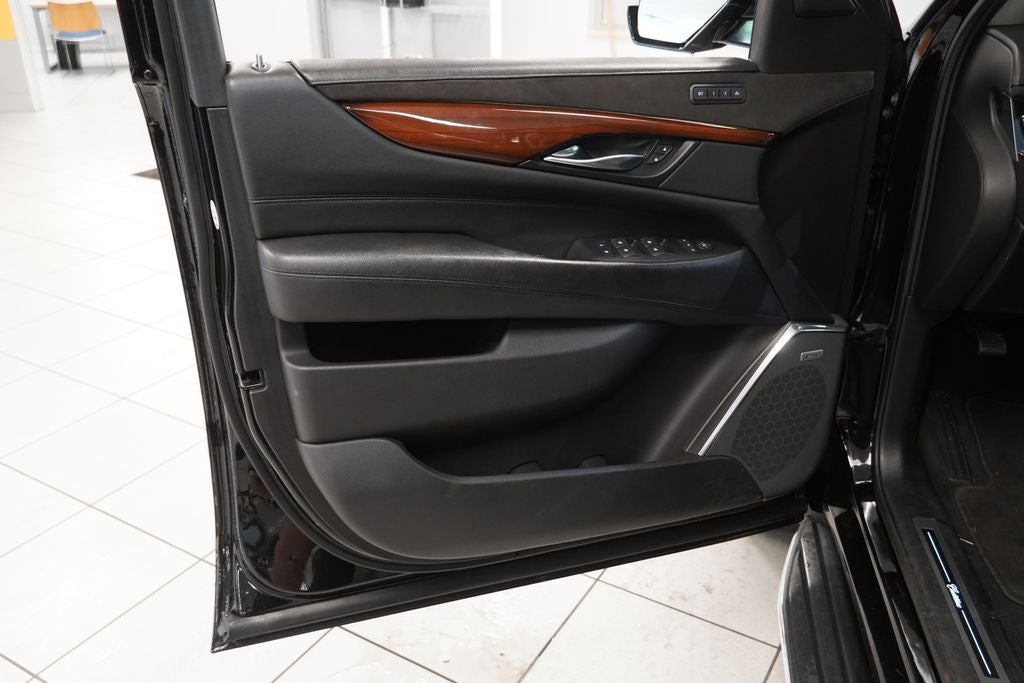 2018 Cadillac Escalade ESV Luxury 4WD
