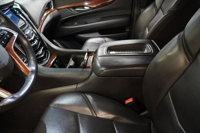 2018 Cadillac Escalade ESV Luxury 4WD