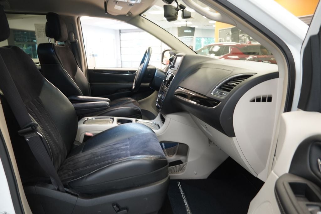 2014 Chrysler Town & Country Touring-L 30th Anniversary
