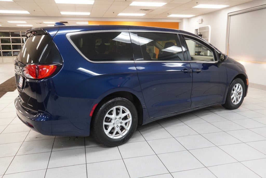 2017 Chrysler Pacifica Touring ( PRE-AUCTION SPECIAL )