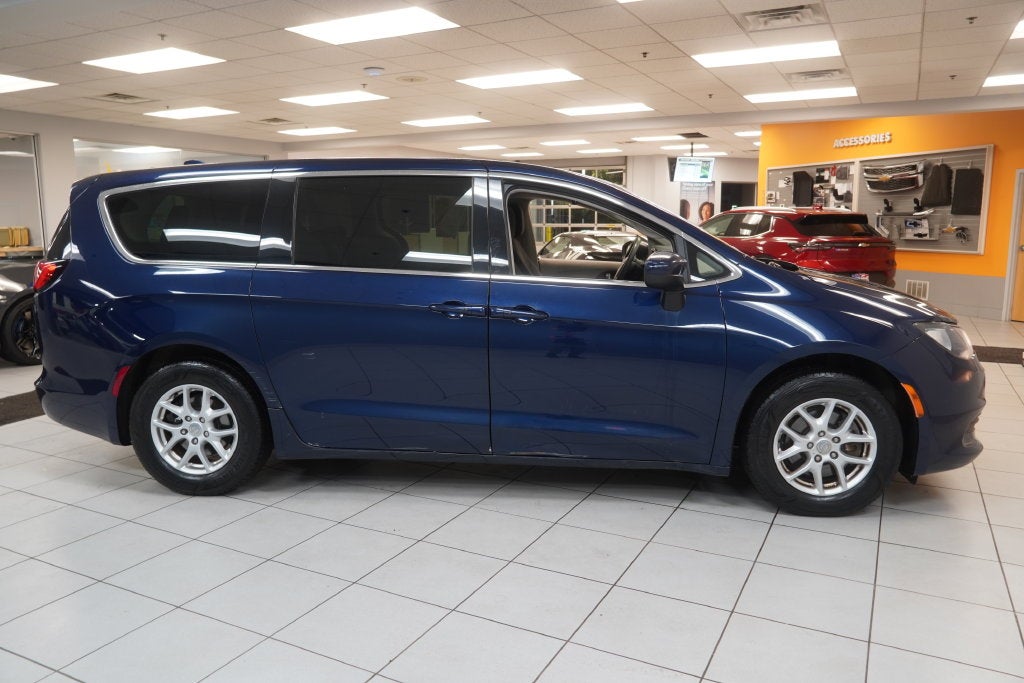 2017 Chrysler Pacifica Touring ( PRE-AUCTION SPECIAL )