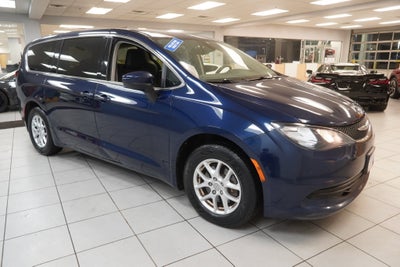 2017 Chrysler Pacifica Touring ( PRE-AUCTION SPECIAL )