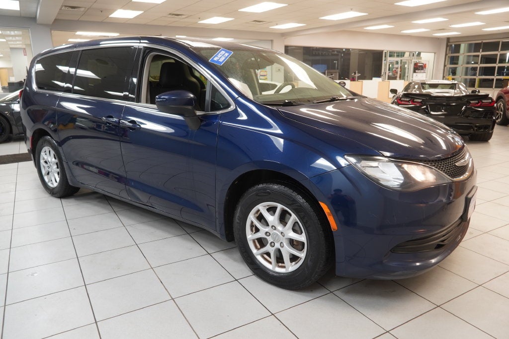 2017 Chrysler Pacifica Touring ( PRE-AUCTION SPECIAL )