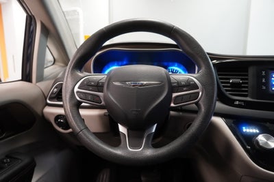 2017 Chrysler Pacifica Touring ( PRE-AUCTION SPECIAL )