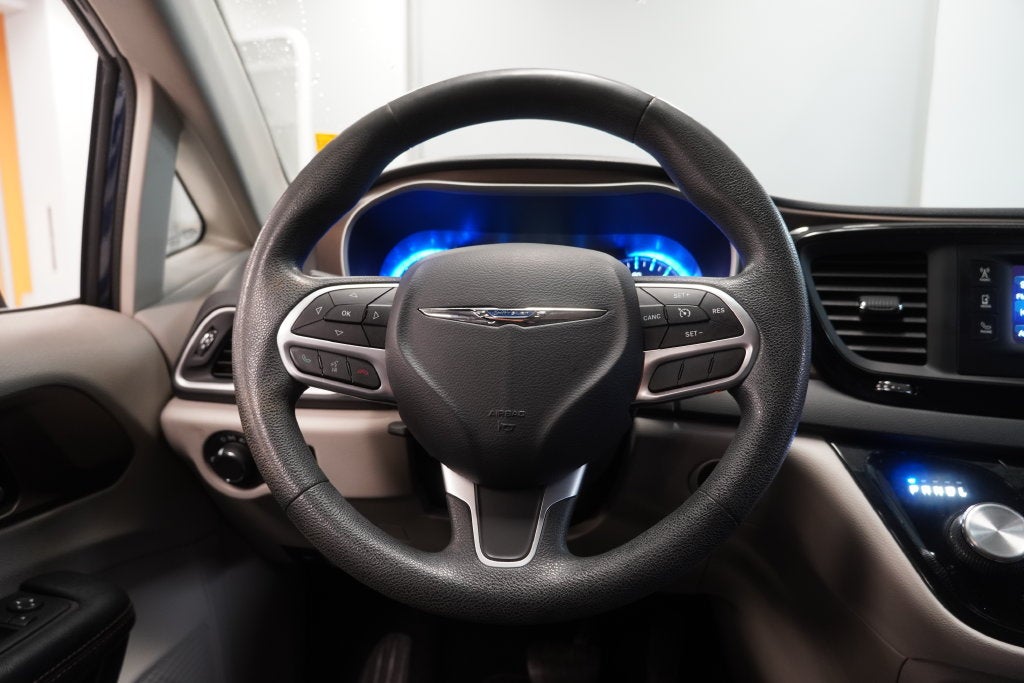 2017 Chrysler Pacifica Touring ( PRE-AUCTION SPECIAL )