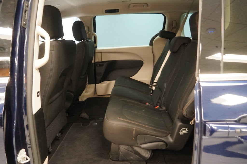 2017 Chrysler Pacifica Touring ( PRE-AUCTION SPECIAL )