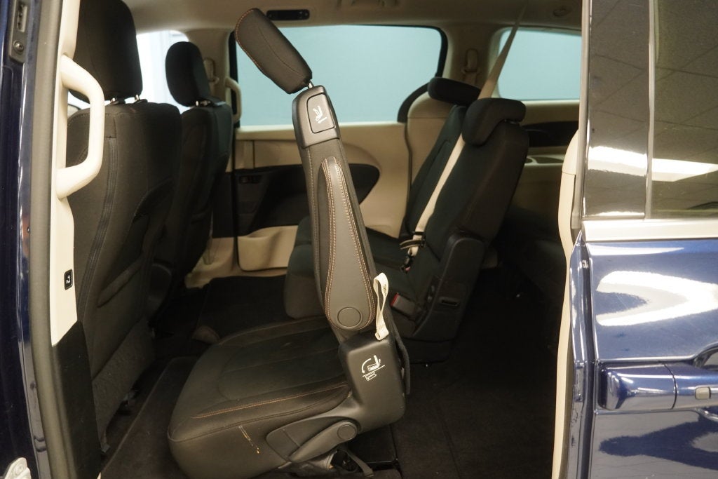 2017 Chrysler Pacifica Touring ( PRE-AUCTION SPECIAL )