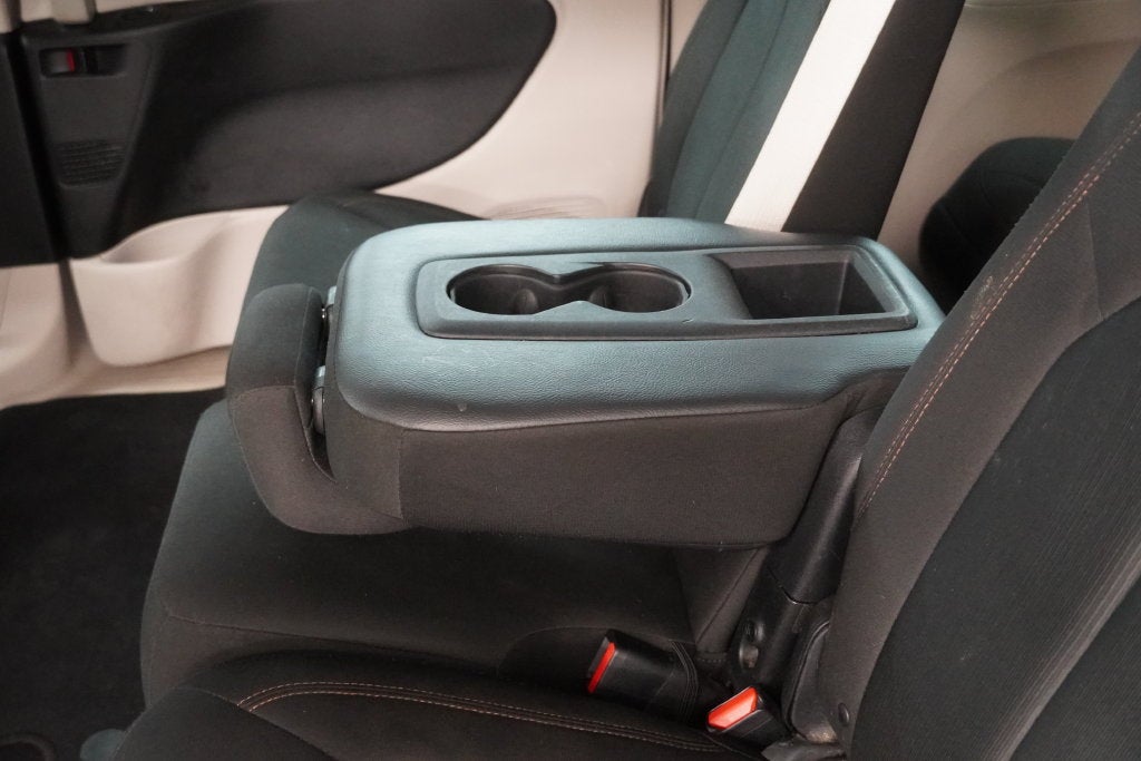 2017 Chrysler Pacifica Touring ( PRE-AUCTION SPECIAL )