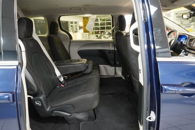 2017 Chrysler Pacifica Touring ( PRE-AUCTION SPECIAL )