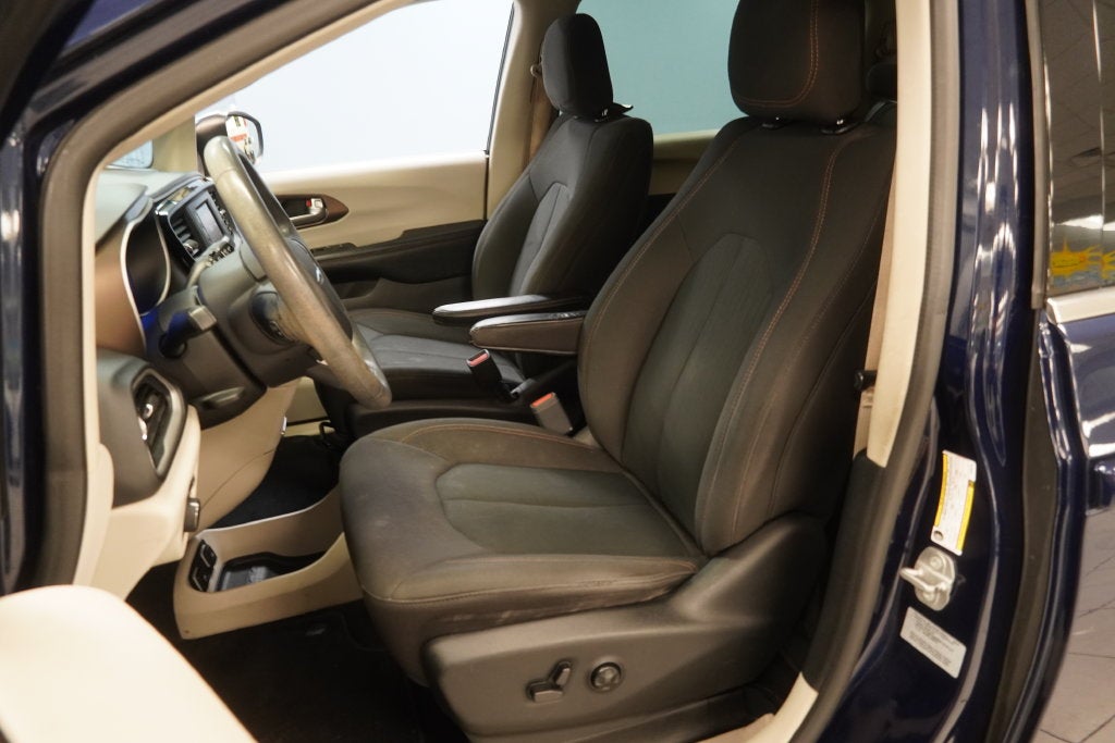 2017 Chrysler Pacifica Touring ( PRE-AUCTION SPECIAL )