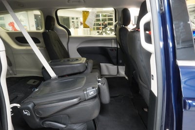 2017 Chrysler Pacifica Touring ( PRE-AUCTION SPECIAL )
