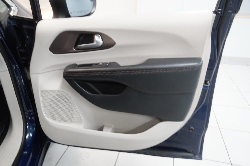 2017 Chrysler Pacifica Touring ( PRE-AUCTION SPECIAL )