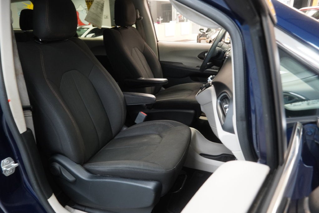 2017 Chrysler Pacifica Touring ( PRE-AUCTION SPECIAL )