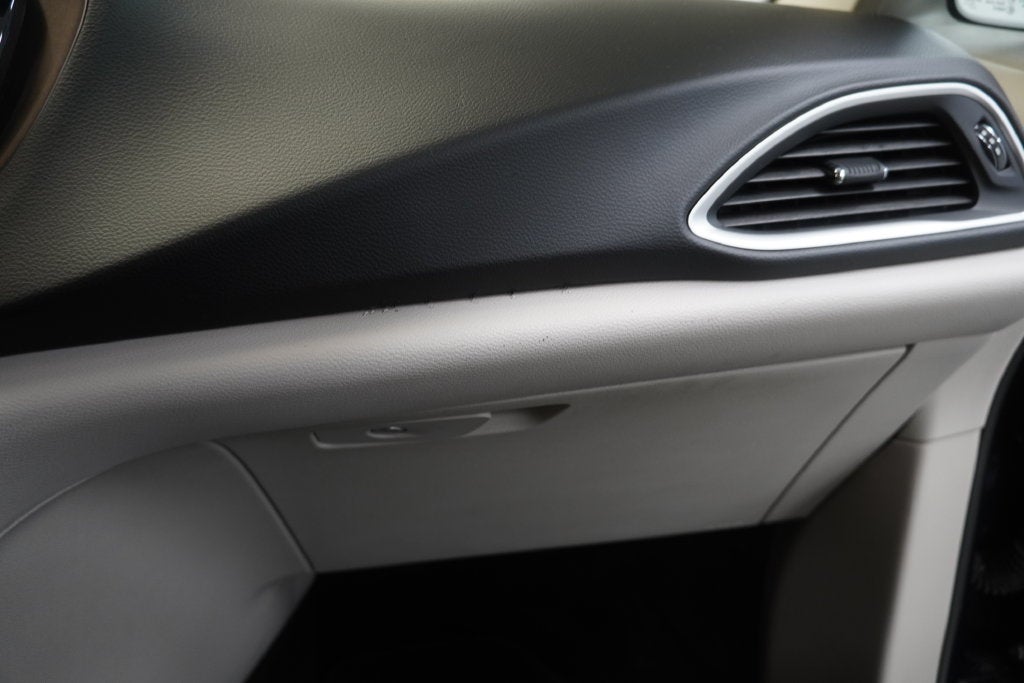 2017 Chrysler Pacifica Touring ( PRE-AUCTION SPECIAL )