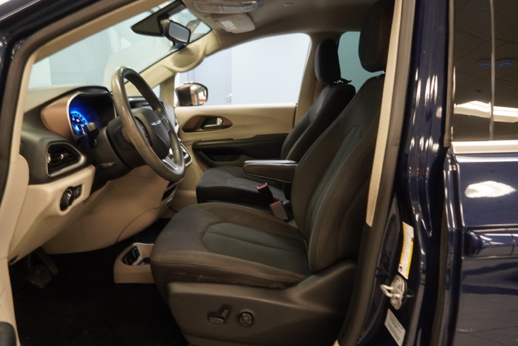 2017 Chrysler Pacifica Touring ( PRE-AUCTION SPECIAL )