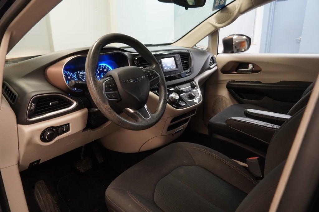 2017 Chrysler Pacifica Touring ( PRE-AUCTION SPECIAL )