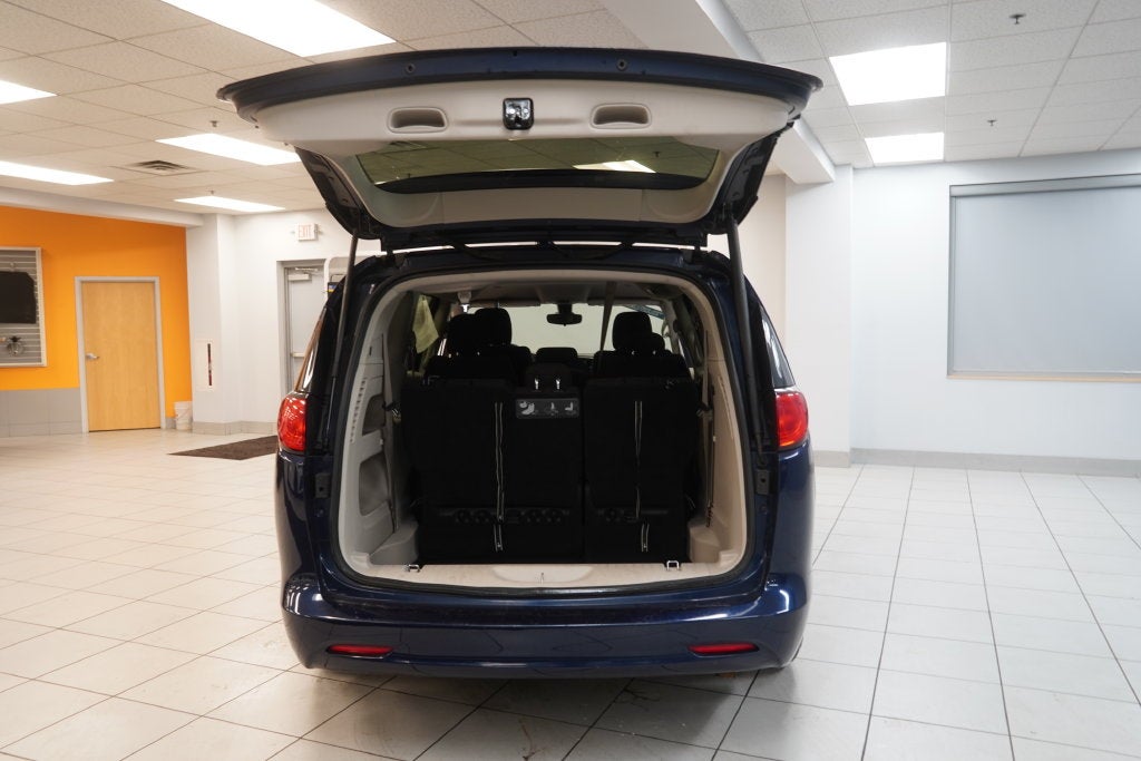 2017 Chrysler Pacifica Touring ( PRE-AUCTION SPECIAL )