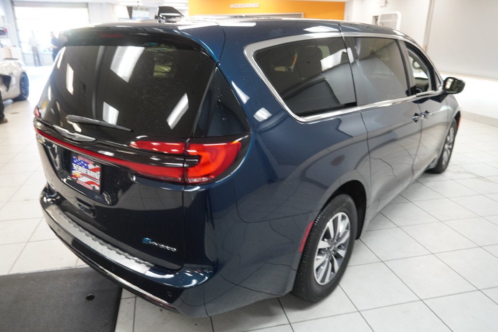 2024 Chrysler Pacifica Hybrid Select