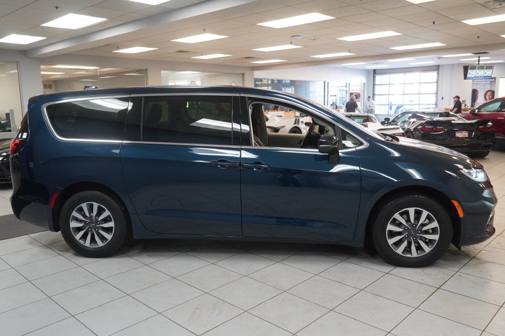 2024 Chrysler Pacifica Hybrid Select