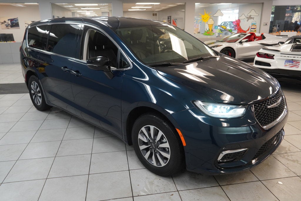 2024 Chrysler Pacifica Hybrid Select