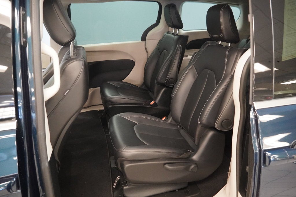 2024 Chrysler Pacifica Hybrid Select