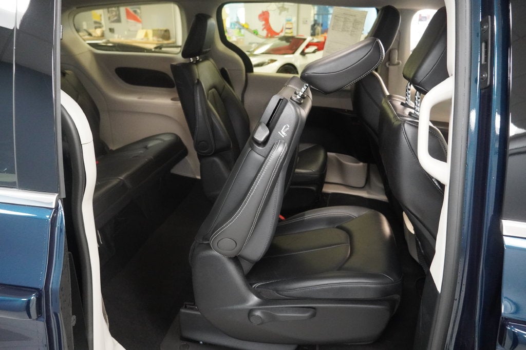 2024 Chrysler Pacifica Hybrid Select