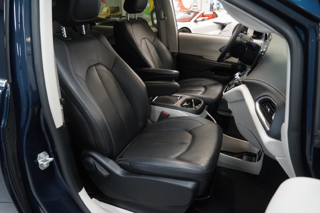 2024 Chrysler Pacifica Hybrid Select